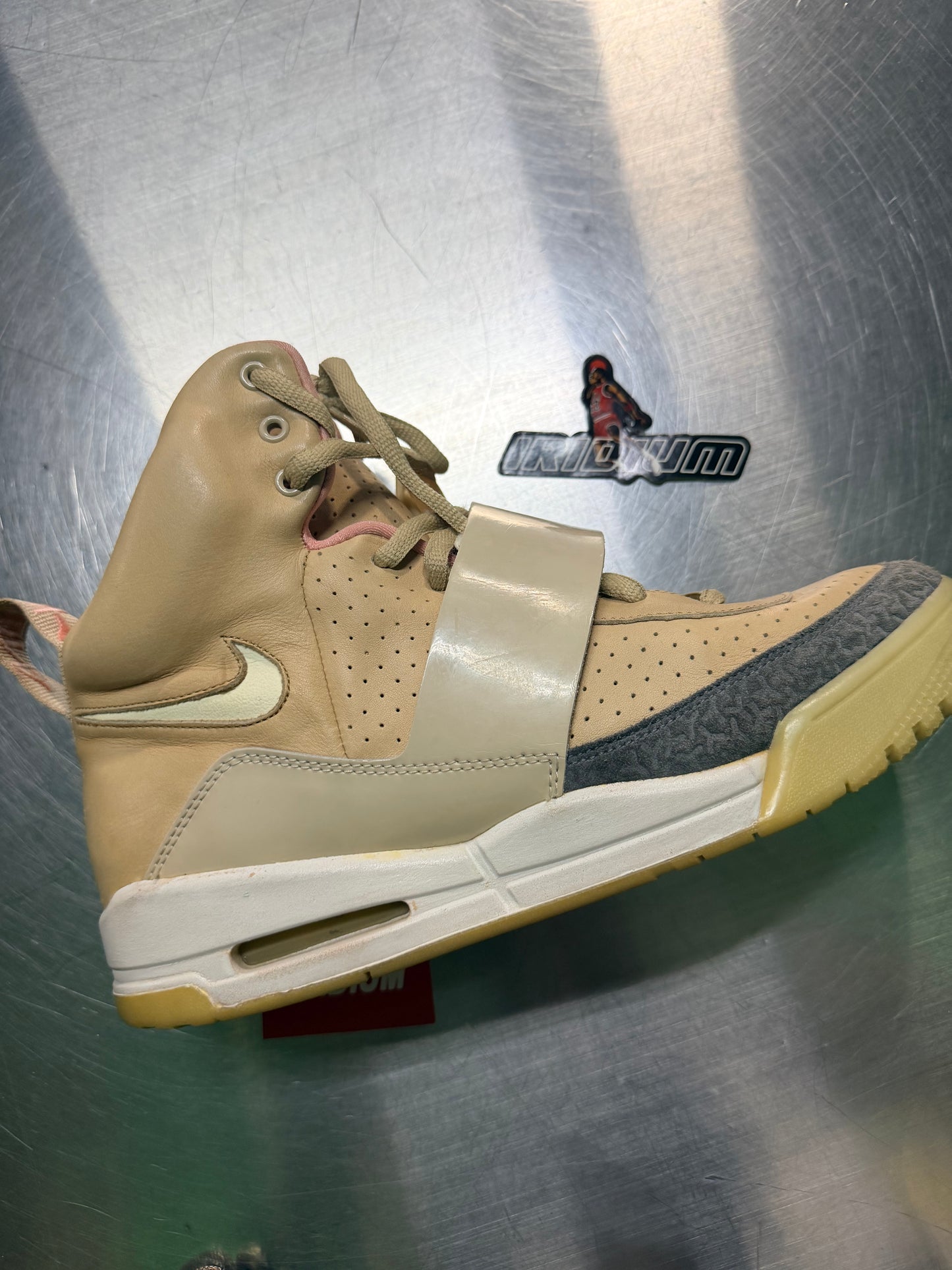 Nike air yeezy 1 net tan sz 10.5 used